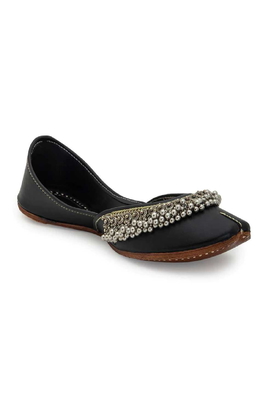 Black Juttis