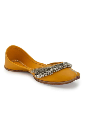 Yellow Juttis
