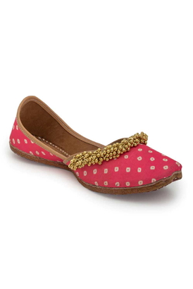  Pink Juttis