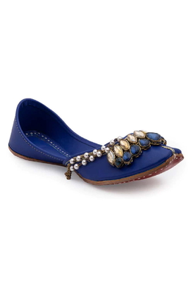 Blue Juttis