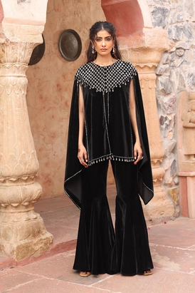 Black Cape Set
